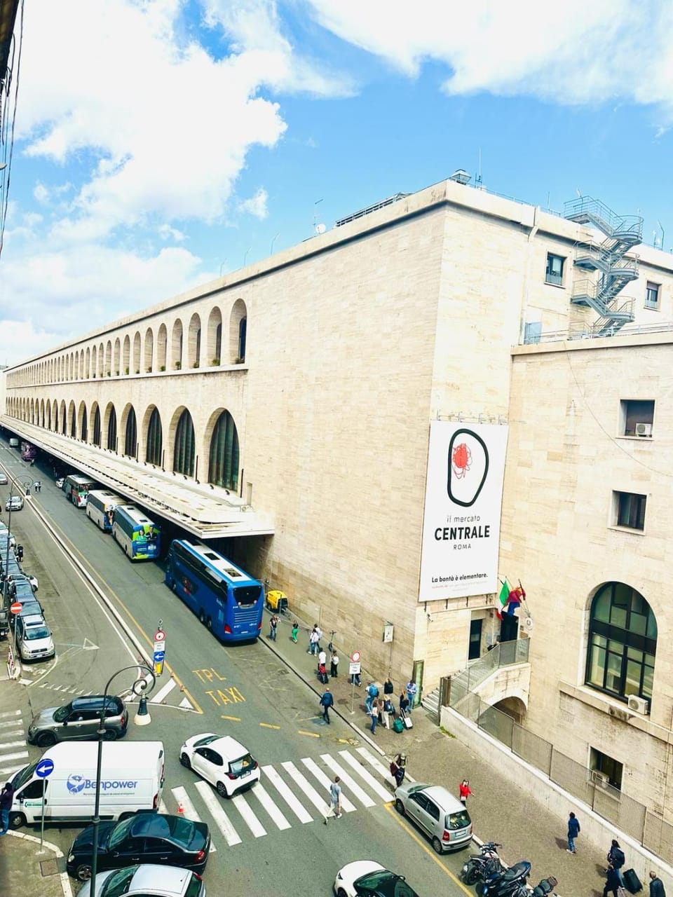 Day, City view, Street view, Location, Parking, shuttle