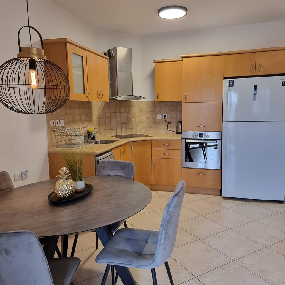 Kitchen or kitchenette, Decorative detail, Dining area, minibar, pet friendly, pet friendly, stove, stove