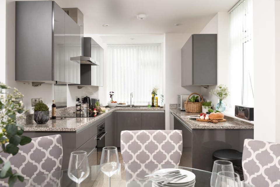 Kitchen or kitchenette, Dining area, stove