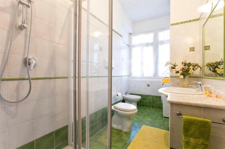 Shower, Toilet, Day, Bathroom, bidet