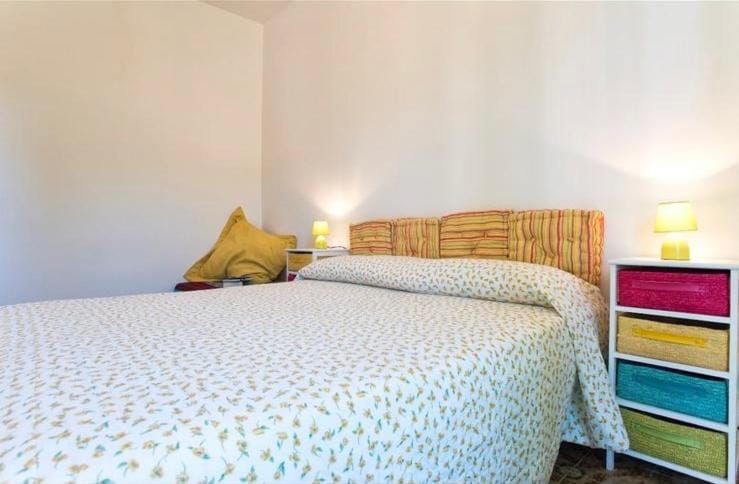 Bed, Photo of the whole room, Bedroom, Time of day