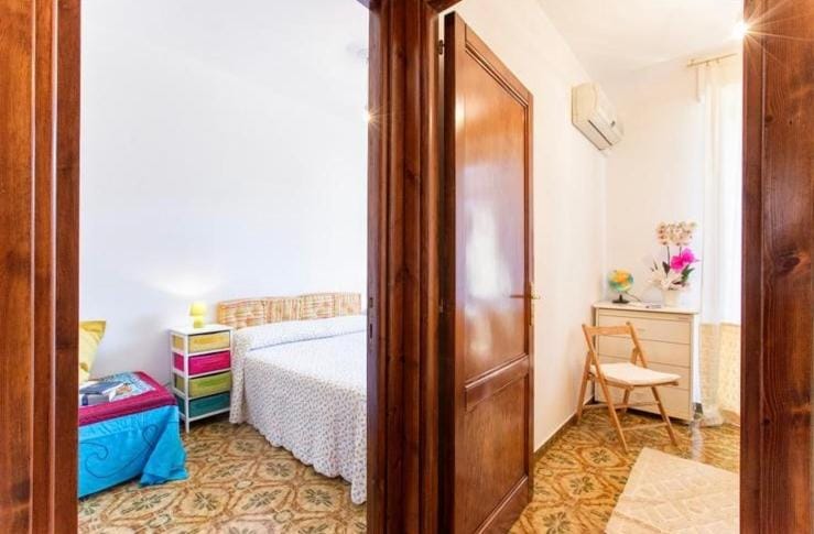 Bed, Photo of the whole room, Bedroom, air conditioner