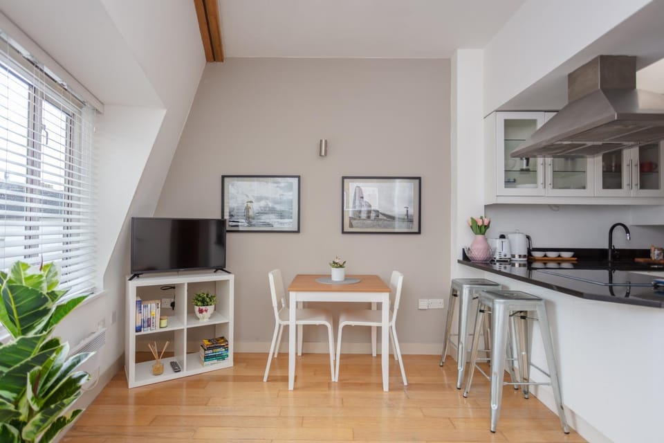 Stylish 1 Bedroom Apartment Near Northcote Road House in London