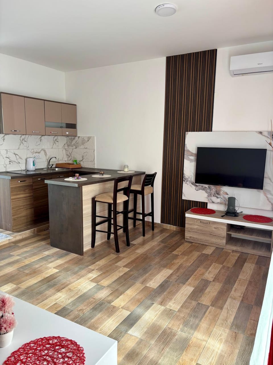 Kitchen or kitchenette, Living room, Seating area