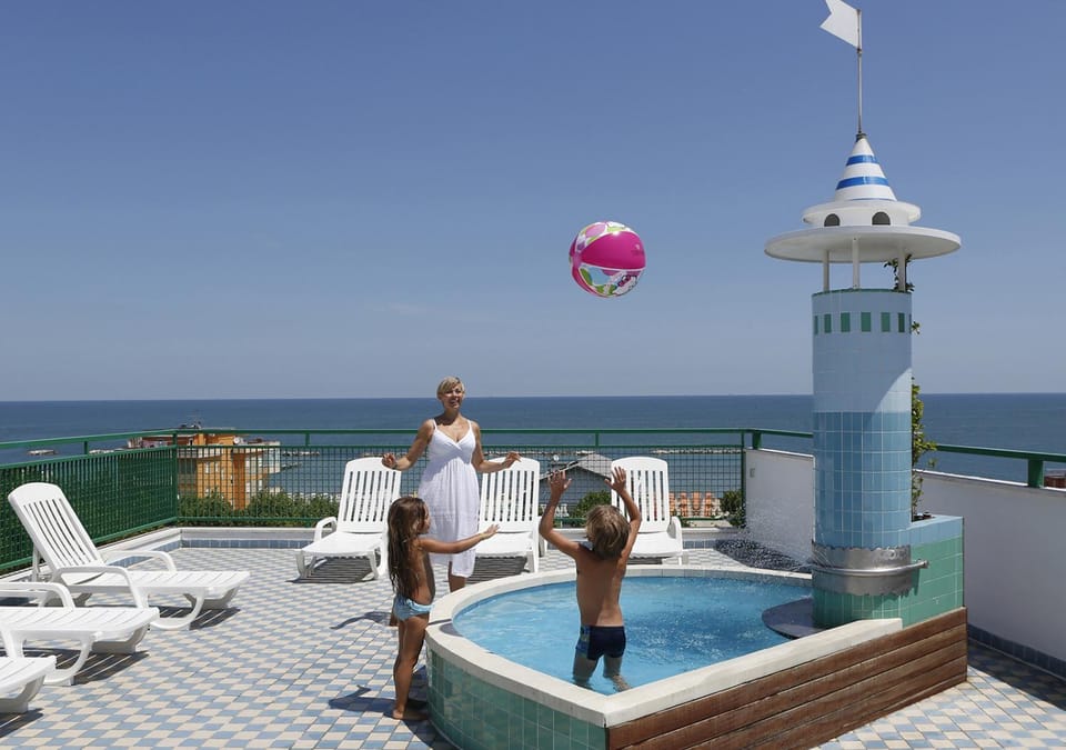 Balcony/Terrace, Swimming pool