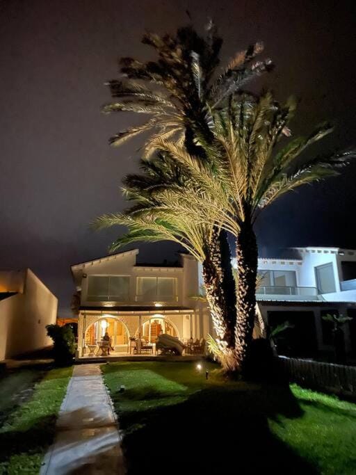 Beachfront, 4BR, entire house in Paracas House in Paracas