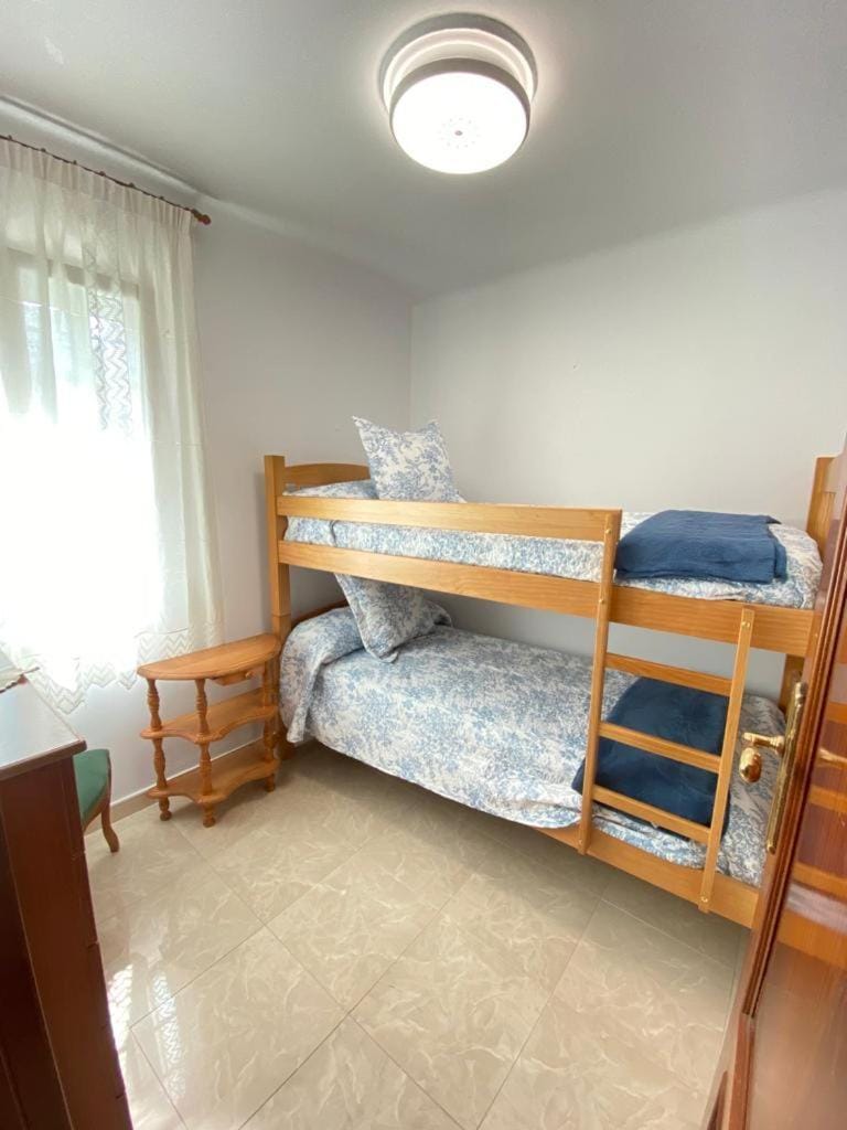 Bedroom, bunk bed