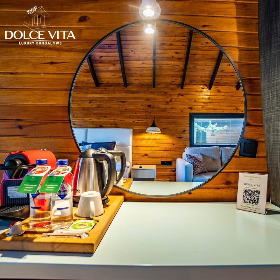 Coffee/tea facilities, minibar