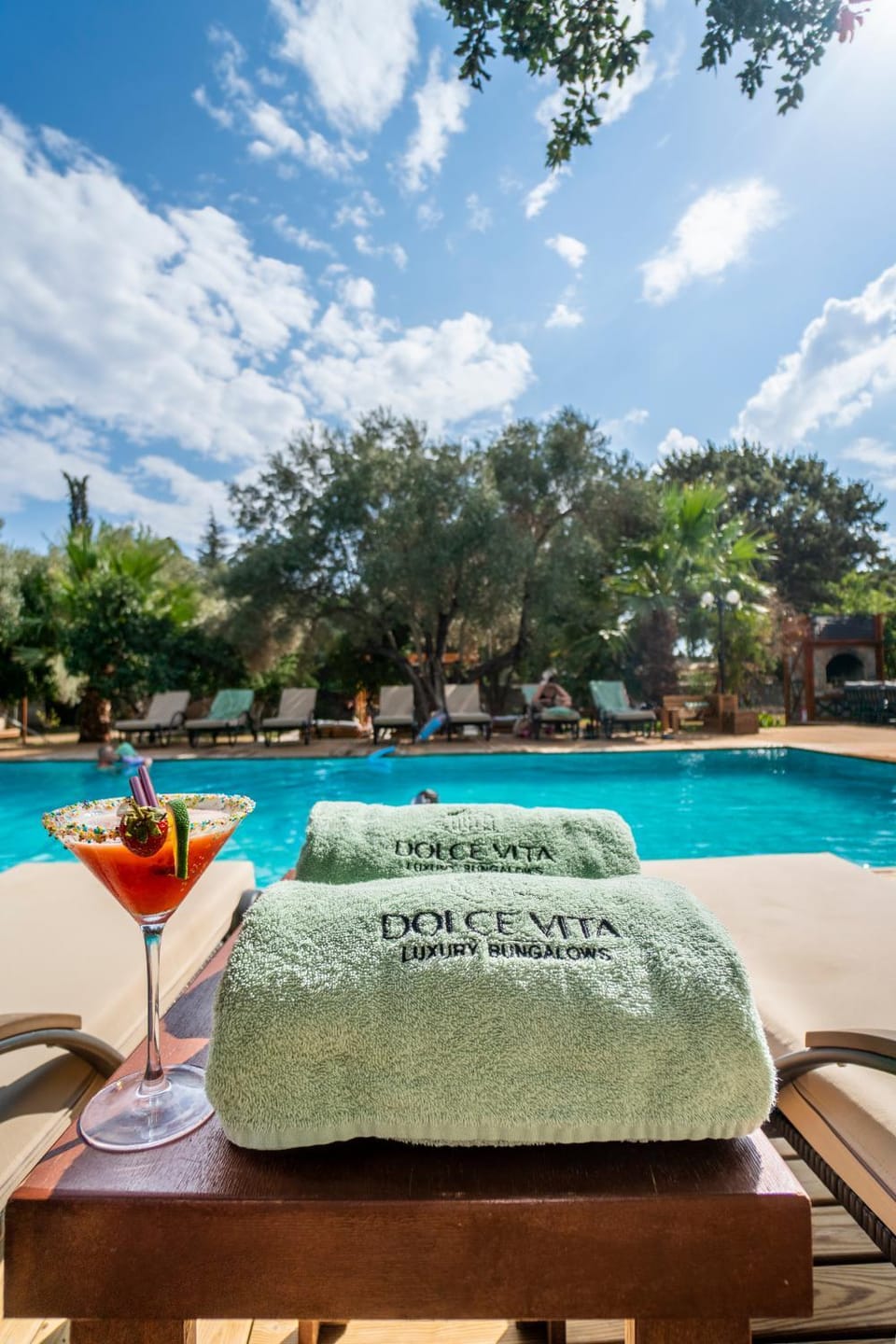 Day, Natural landscape, Garden, Garden view, Pool view, Swimming pool, Swimming pool, sunbed, towels
