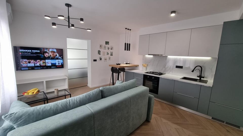 Kitchen or kitchenette, Living room, Seating area, Dining area