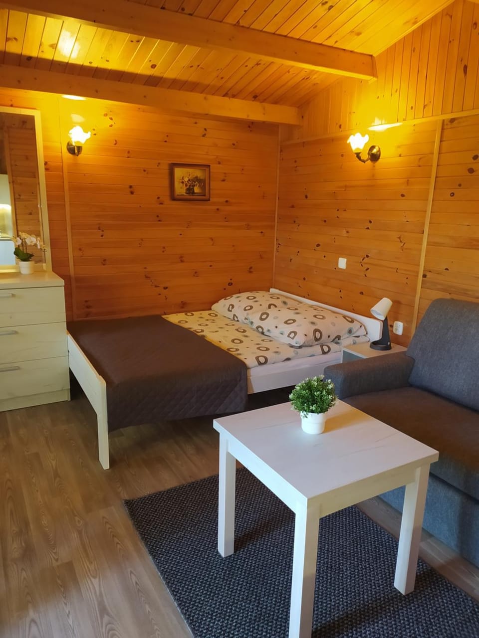 Bed, Photo of the whole room, Seating area