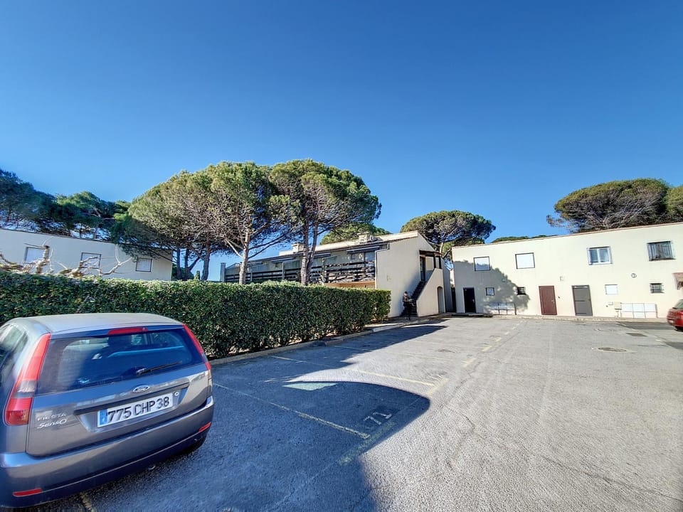 Property building, Parking