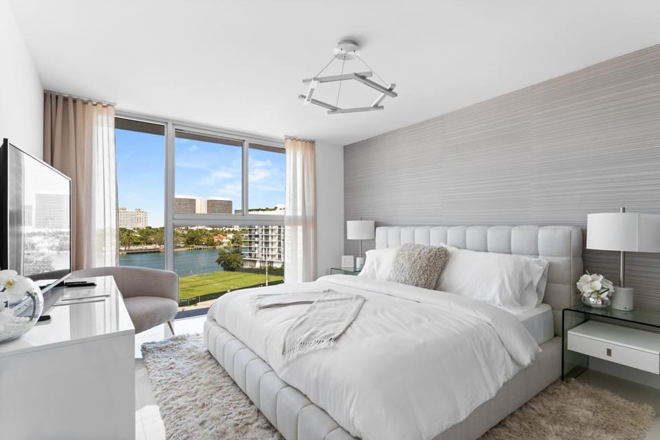 Photo of the whole room, Sea view