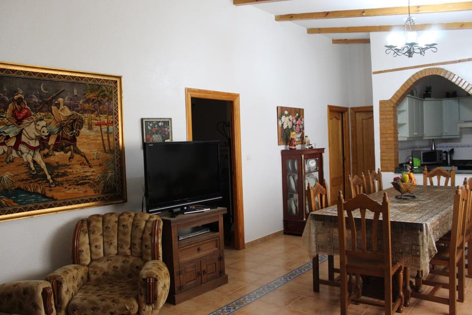 Communal lounge/ TV room, TV and multimedia, Living room, Dining area, Evening entertainment