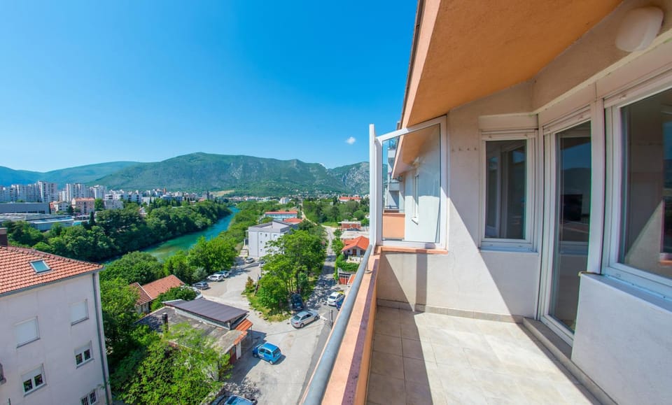Balcony/Terrace, Mountain view