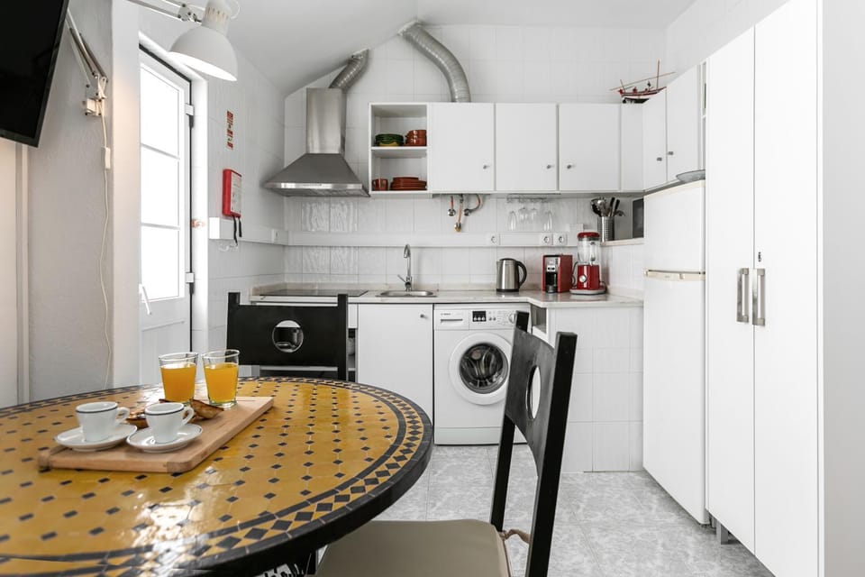 Coffee/tea facilities, Kitchen or kitchenette, Dining area, pet friendly, stove, toaster, washing machine