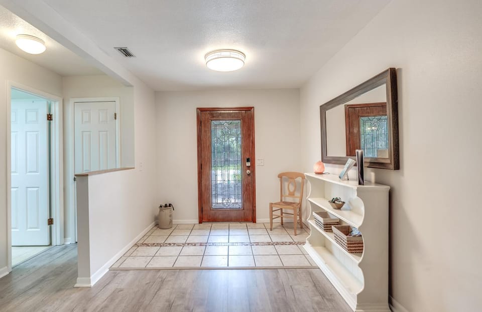 Heated Pool & 4-in-1 Grill: Spring Hill Haven! House in Spring Hill