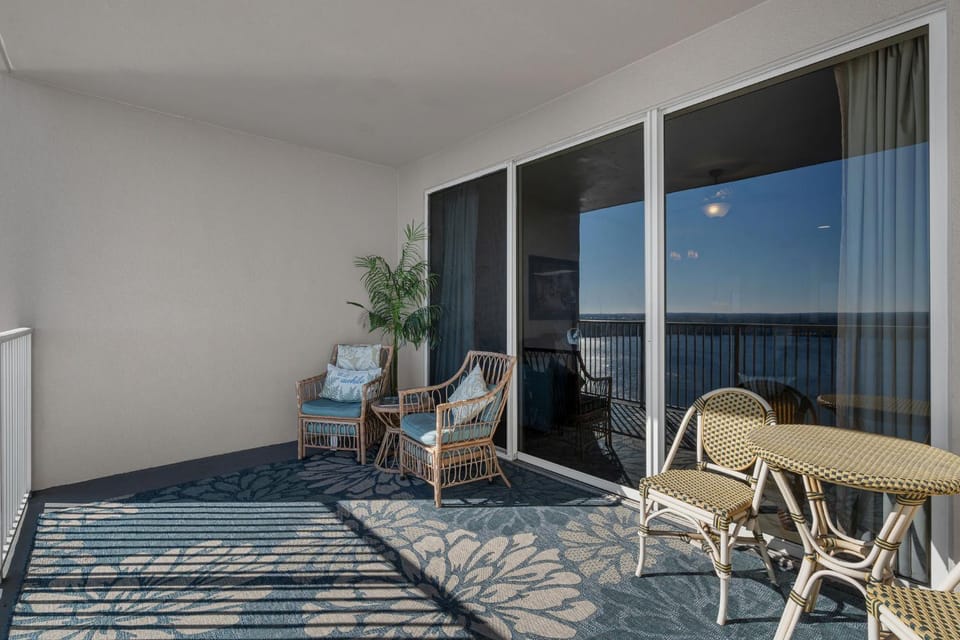 Luxury Condo w/ Huge Private Balcony on Lake Bryan House in Orlando