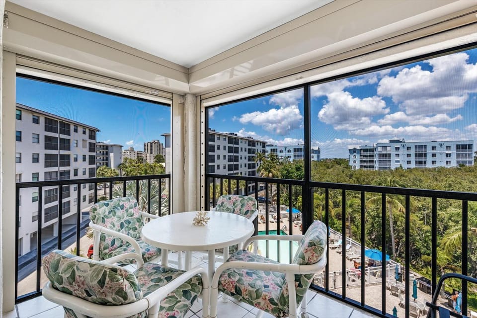 Balcony/Terrace, Pool view