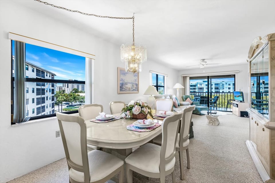 Living room, Dining area, City view, furniture