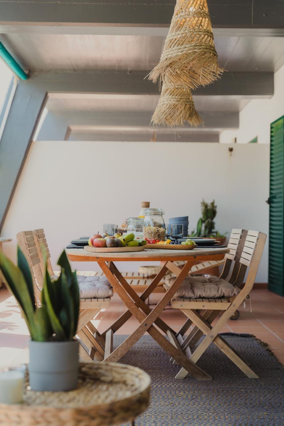 Balcony/Terrace, Food and drinks, Seating area, Dining area, Food, Breakfast