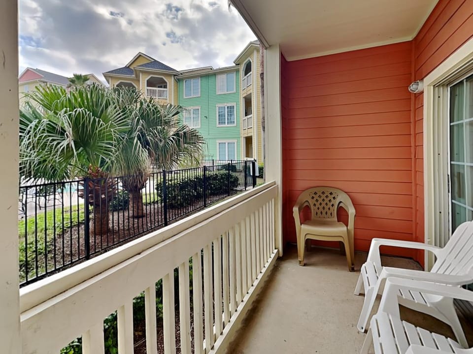 Dawn 813-Poolside Pleasure Apartment in Galveston Island
