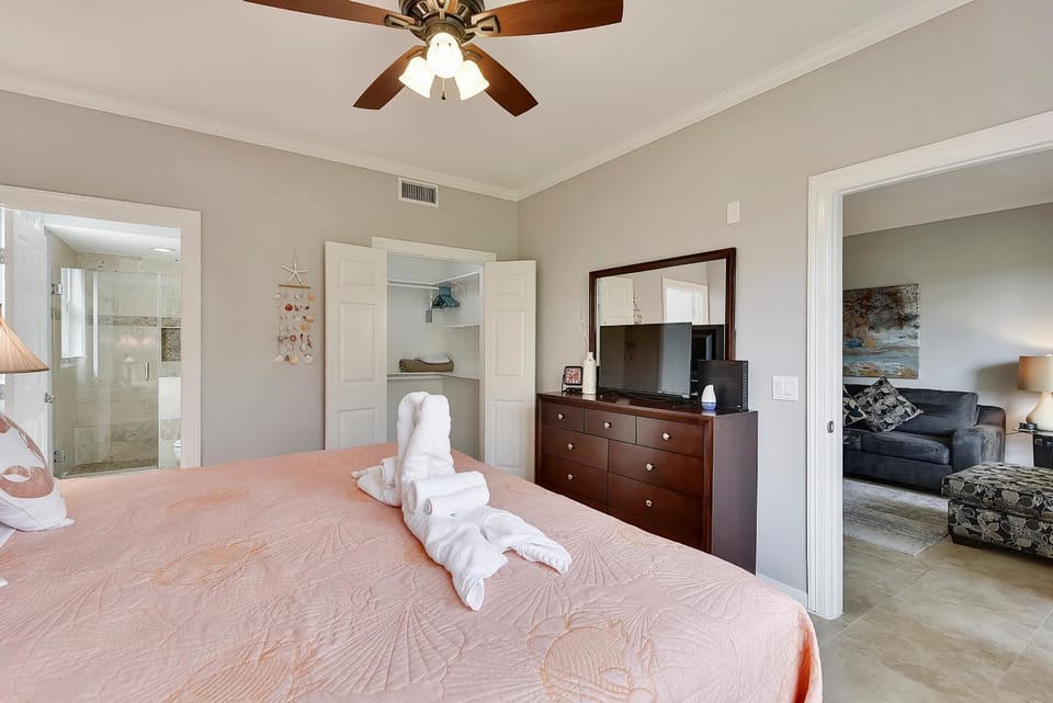 Dawn 916-Hook, Wine & Sinker Apartment in Galveston Island