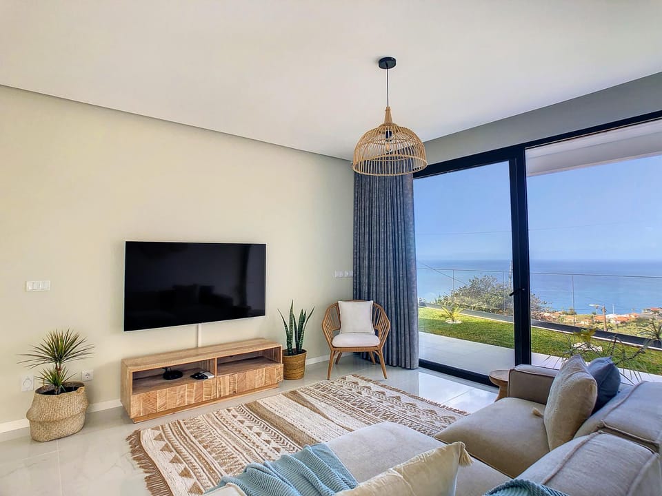 TV and multimedia, Living room, Seating area, Sea view