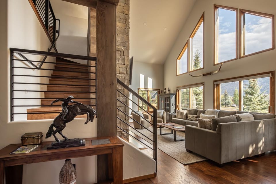 Southfork Retreat House in Big Sky