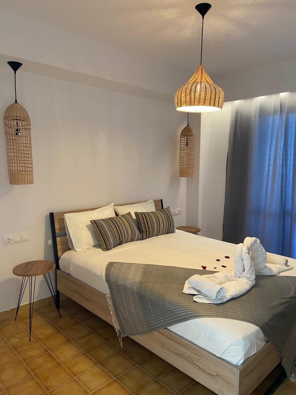 Photo of the whole room, Bedroom