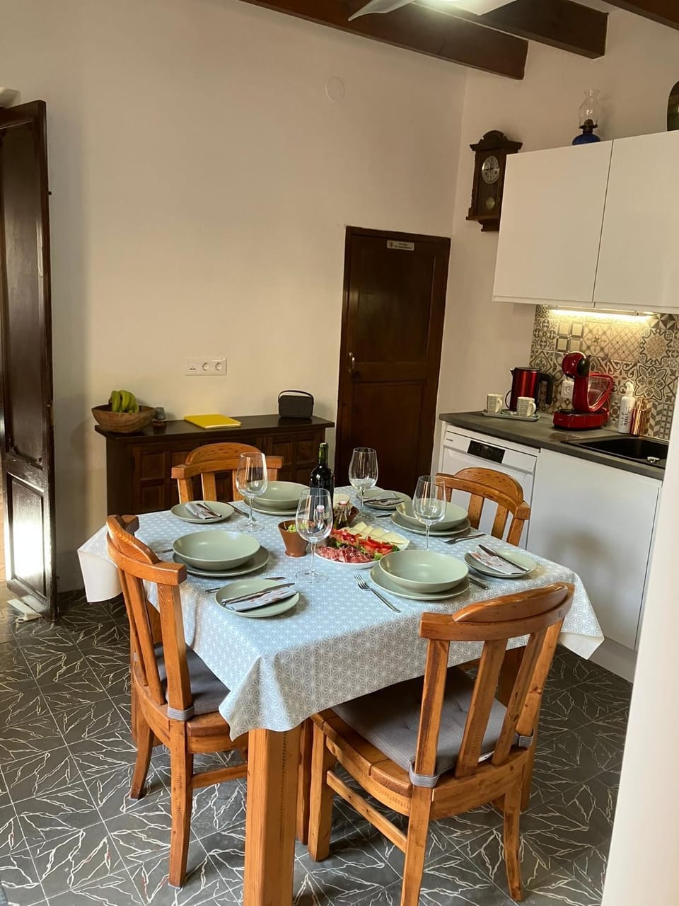 Kitchen or kitchenette, Dining area, dishwasher