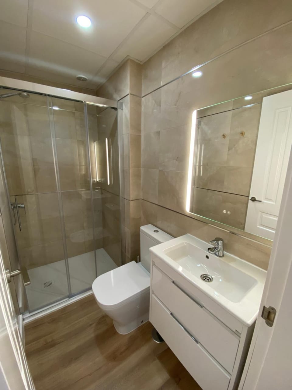 Shower, Toilet, Bathroom, Bath, towels