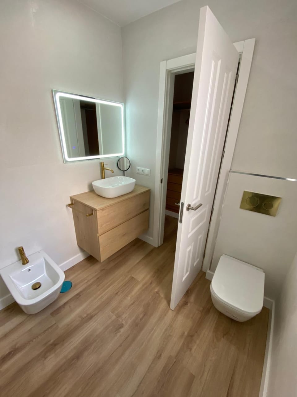 Toilet, Bathroom, bidet, towels
