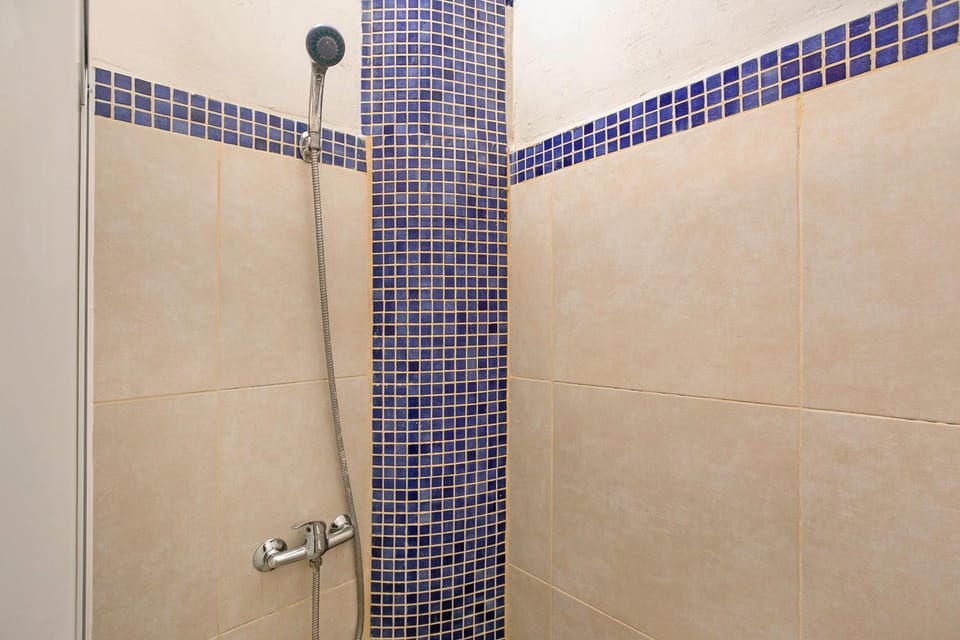 Bathroom, Living room