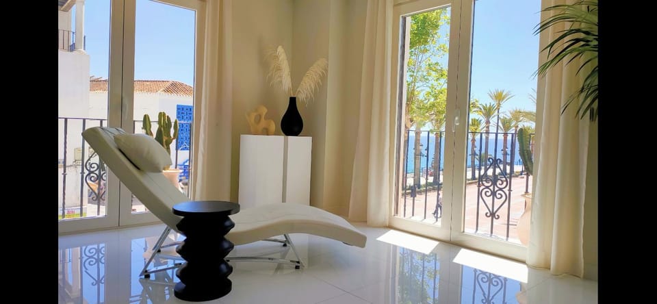 View (from property/room), Balcony/Terrace, Living room, Seating area