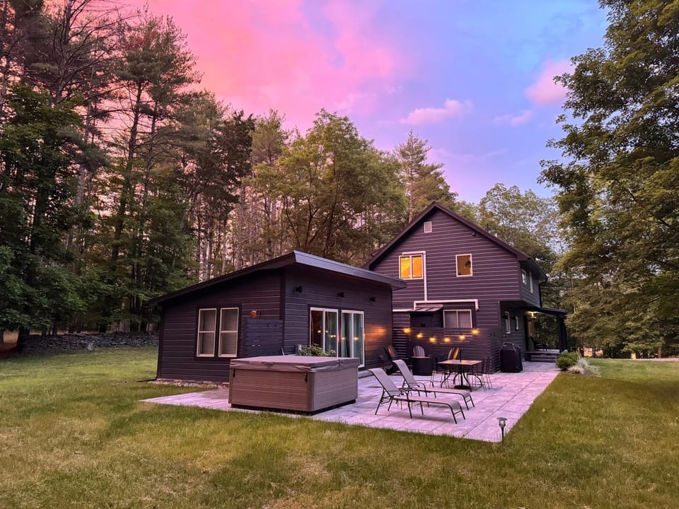 Patio, Hot Tub, Balcony/Terrace