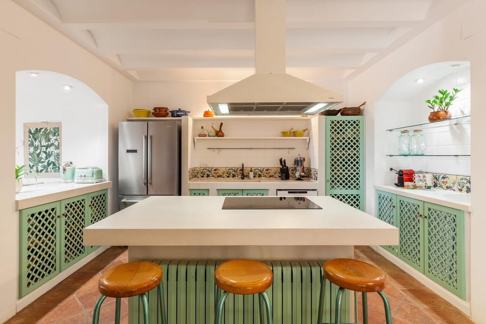 Kitchen or kitchenette, Living room