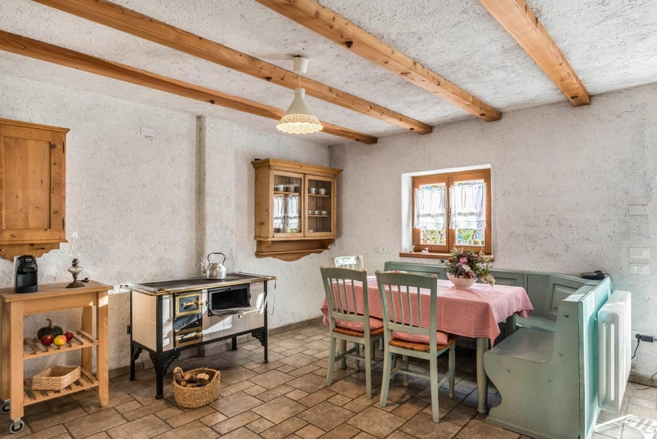 Property building, Kitchen or kitchenette, Living room