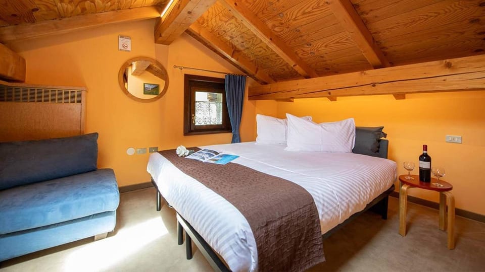 Property building, Living room, Bedroom