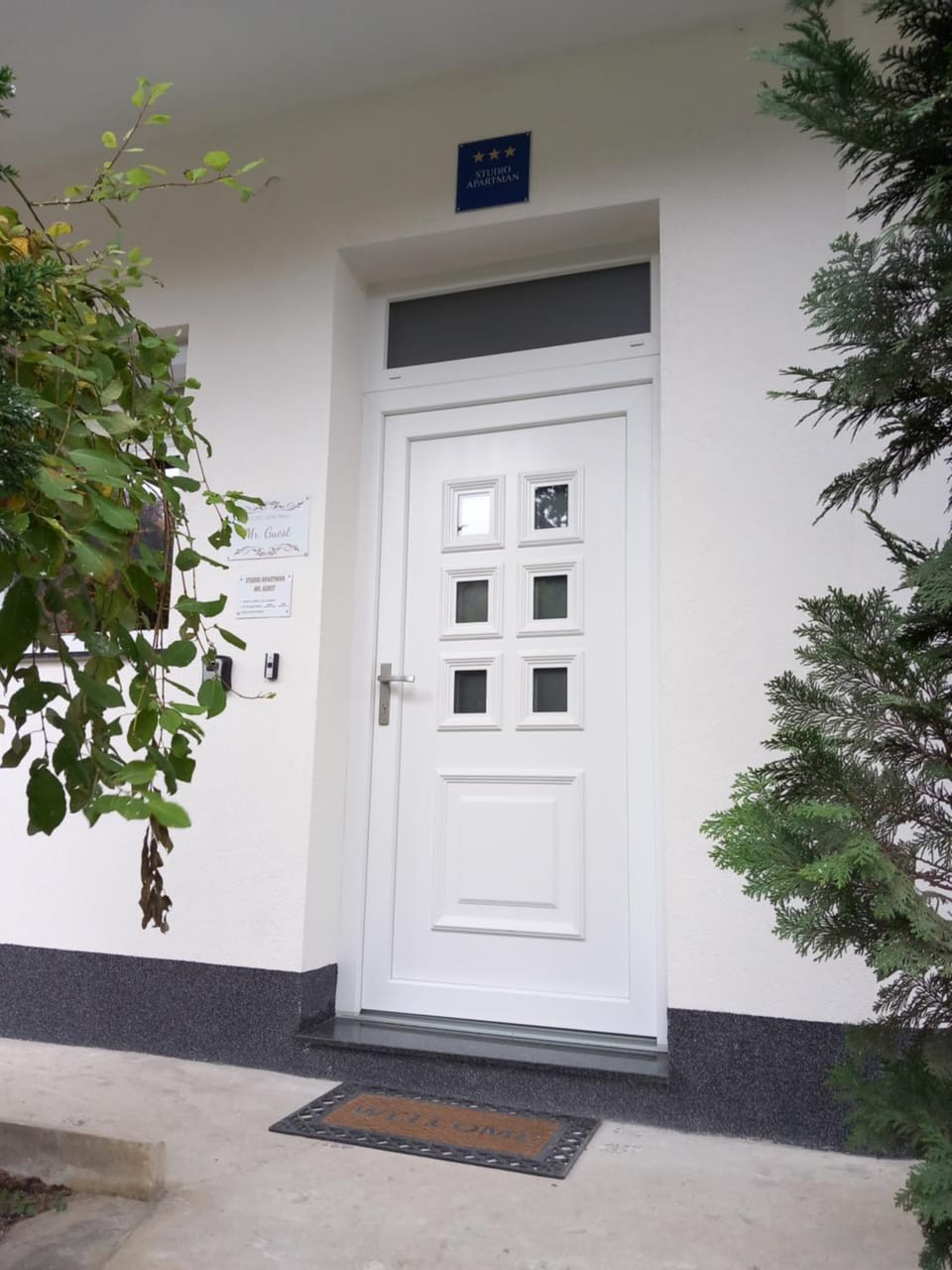 Property building, Facade/entrance, Day