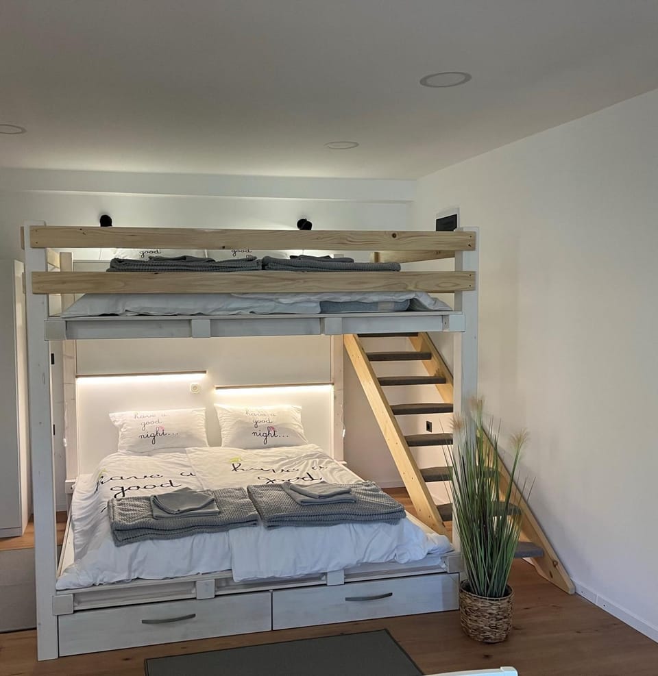 Bed, Photo of the whole room, Bedroom, bunk bed, towels