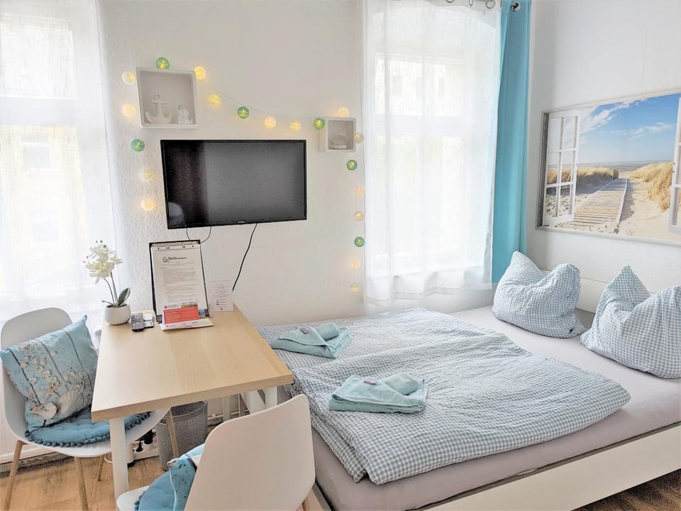 Seating area, Bedroom