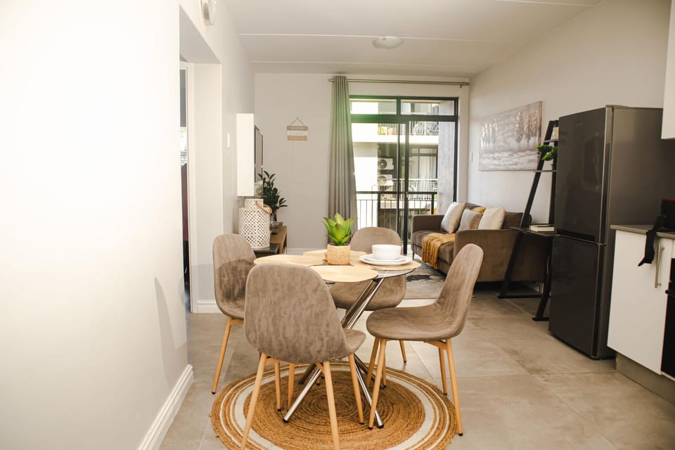 Spacious Modern 2-Bedroom Apartment with Pool & Gym Access Apartment in Dolphin Coast