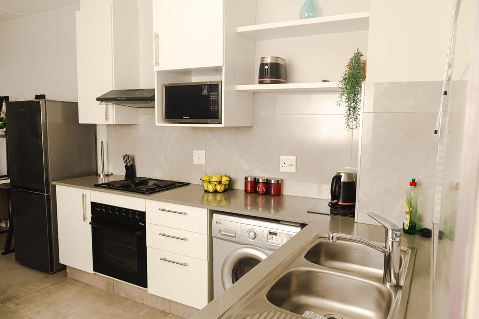 Spacious Modern 2-Bedroom Apartment with Pool & Gym Access Apartment in Dolphin Coast