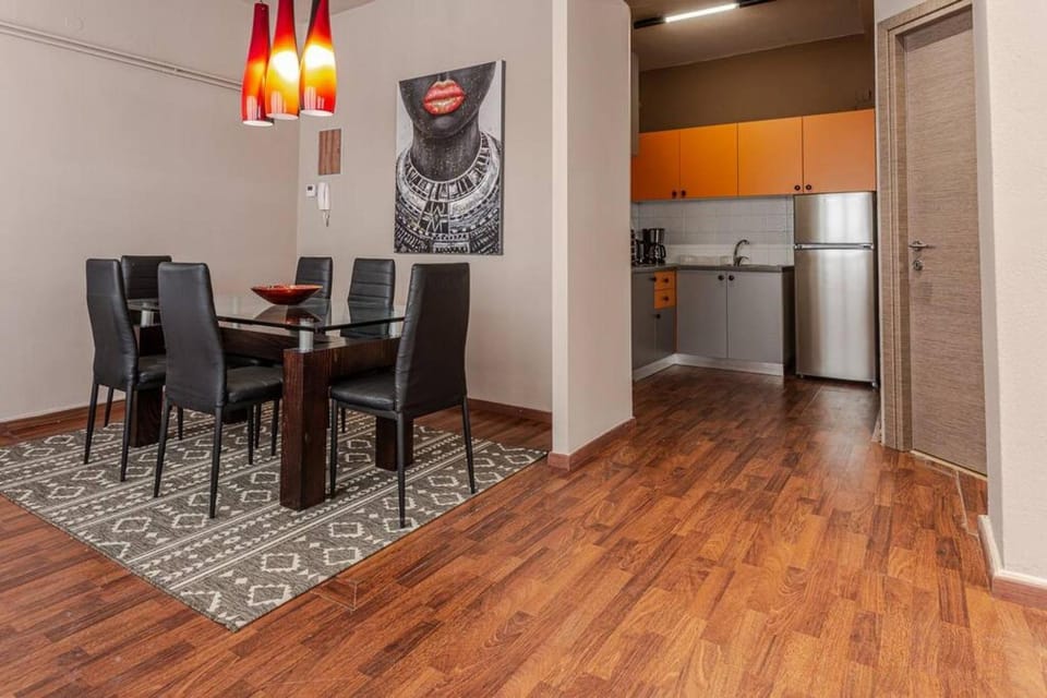 Kitchen or kitchenette, Decorative detail, Dining area, oven