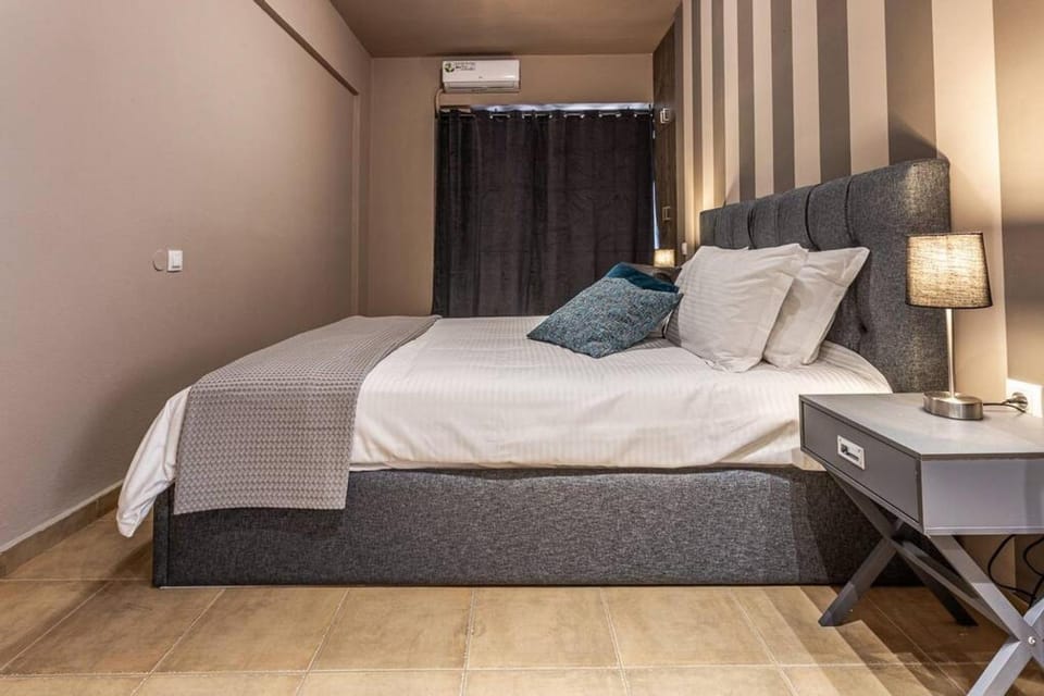 Bed, Photo of the whole room, Bedroom, air conditioner