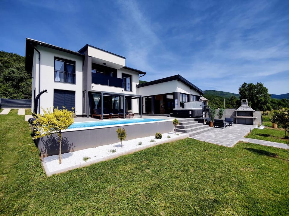 Property building, Garden, Garden view, Mountain view, Swimming pool, Entertainment