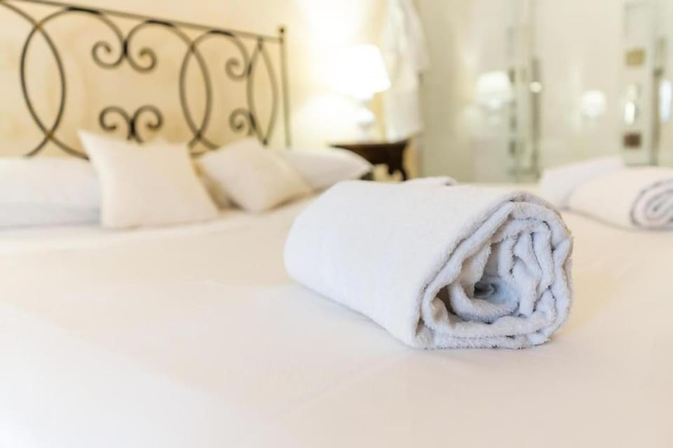 Photo of the whole room, Bedroom, towels