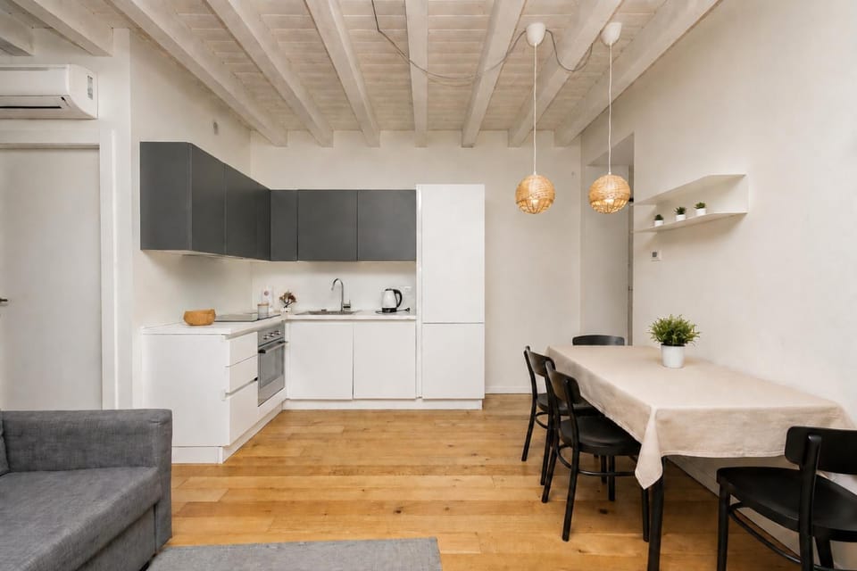 Kitchen or kitchenette, Living room, Seating area, Dining area, minibar, oven, pet friendly, stove