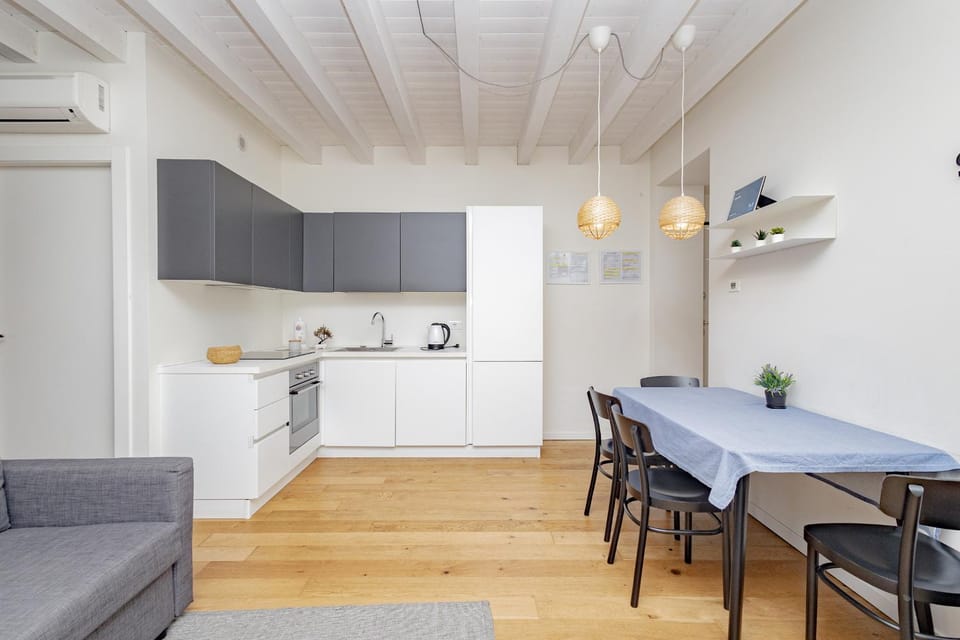 Kitchen or kitchenette, Living room, Seating area, Dining area, minibar, oven, pet friendly, stove